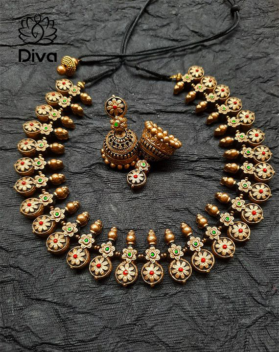 Diva antique terracotta necklace