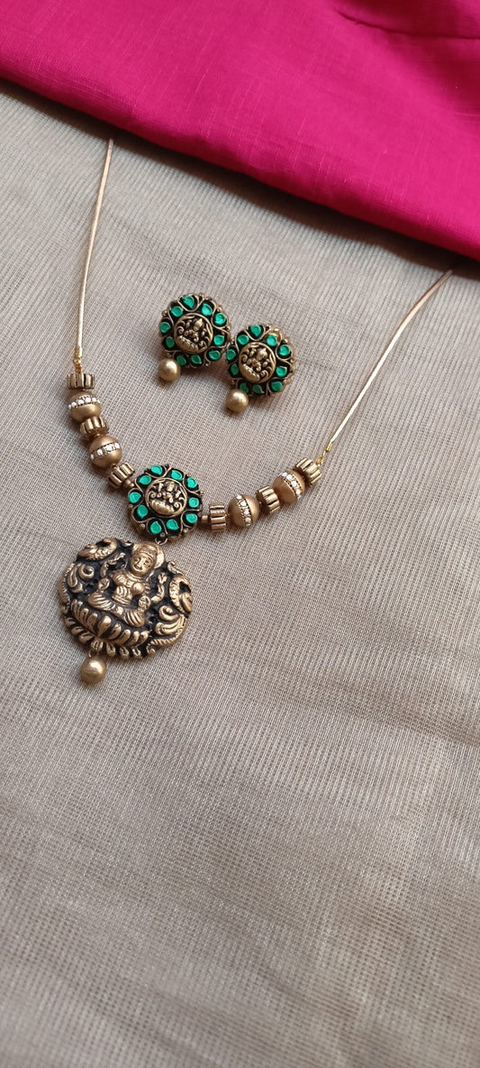 Green white  floral simple terracotta jewellery