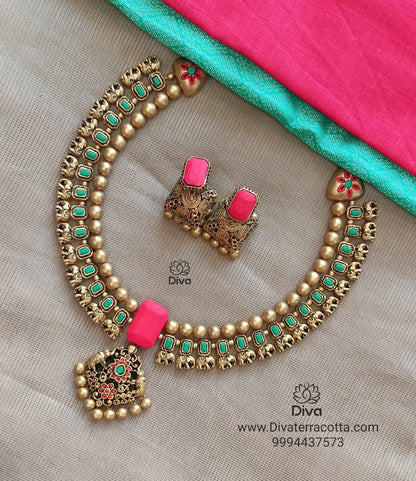 Tiny Gaja Terracotta Necklace